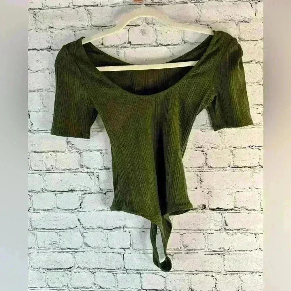 Vitamin A Womens ribbed short sleeve organic forest green bodysuit. Sz XS. NWOT